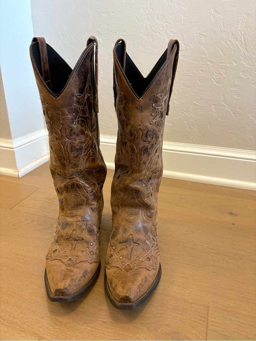 Laredo 52033 Brown Leather Studded Cross Western Boots Size 9